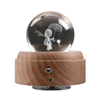 Ma Boîte Enchantée – Boîte à musique petit garçon en cristal et bois de hêtre