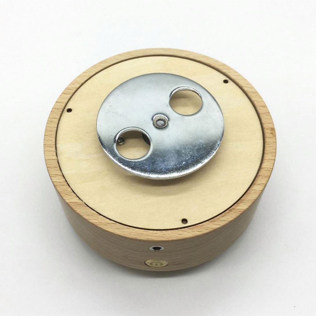 Ma Boîte Enchantée – Boîte à musique petit garçon en cristal et bois de hêtre