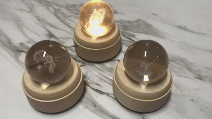 Ma Boîte Enchantée – Boîte à musique petit garçon en cristal et bois de hêtre